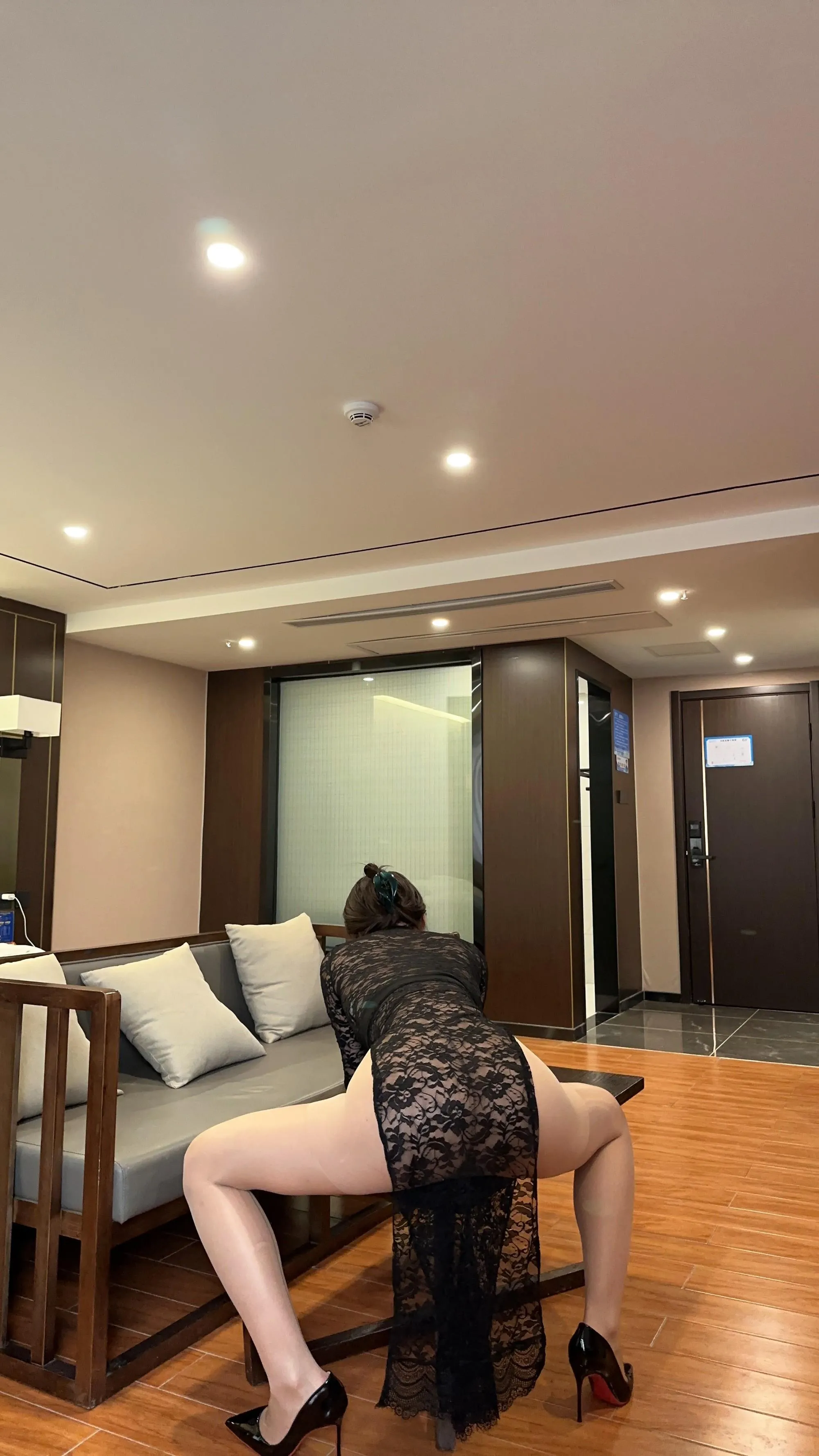NO.017 奶宝妹纸 – 微密圈系列  蕾丝长裙撕袜 [67P]插图8
